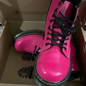 Kids pink dr. martens